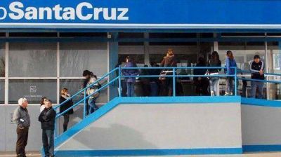 P�sima atenci�n al p�blico en el Banco Santa Cruz