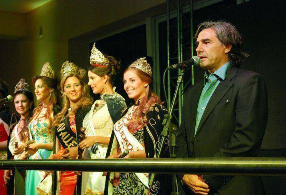La previa de la Vendimia: las reinas vivieron una noche m�gica en Bodegas L�pez