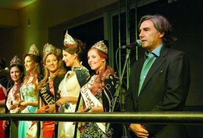 La previa de la Vendimia: las reinas vivieron una noche m�gica en Bodegas L�pez
