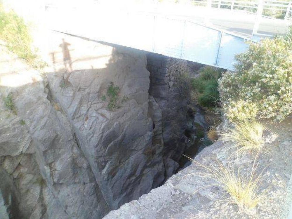 Un turista cay� 70 metros por un barranco en El Nihuil y sobrevivi�
