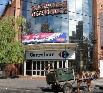 La Comuna clausur� Carrefour Quilmes Centro