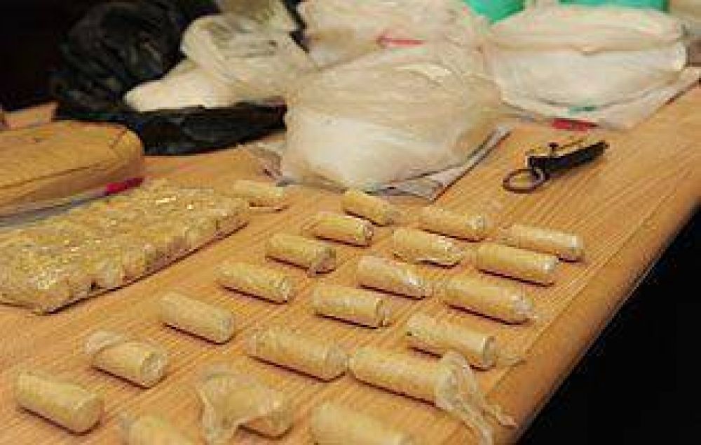 Secuestran 13 kilos de cocana y dosis de paco en Budge y Berazategui