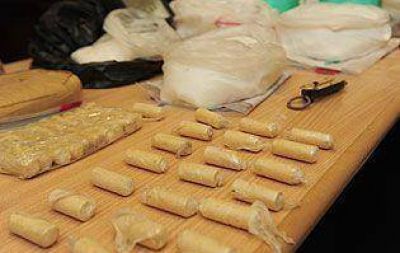 Secuestran 13 kilos de coca�na y dosis de paco en Budge y Berazategui