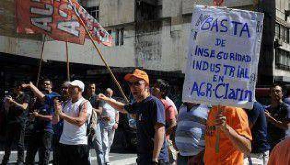 Protesta de trabajadores del Grupo Clar�n
