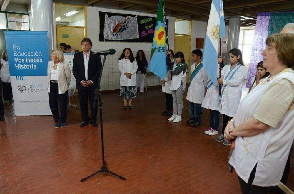 El Intendente Pulti inaugur� formalmente el ciclo lectivo en Escuelas Municipales 