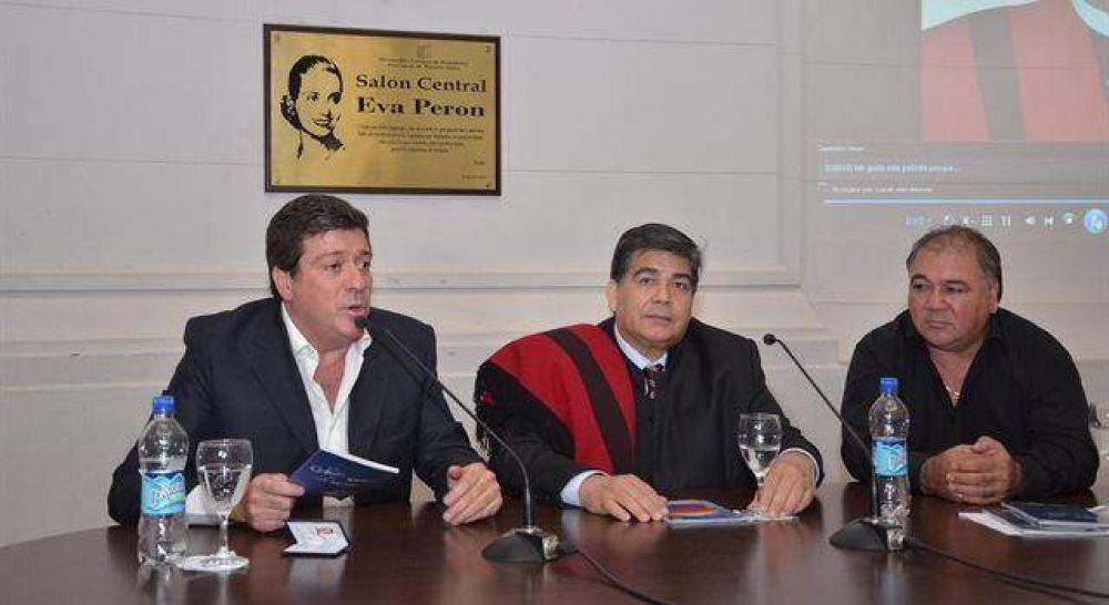 El Vicegobernador acompa�� a Ishii en la entrega de credenciales a asesores distritales