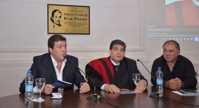 El Vicegobernador acompa�� a Ishii en la entrega de credenciales a asesores distritales