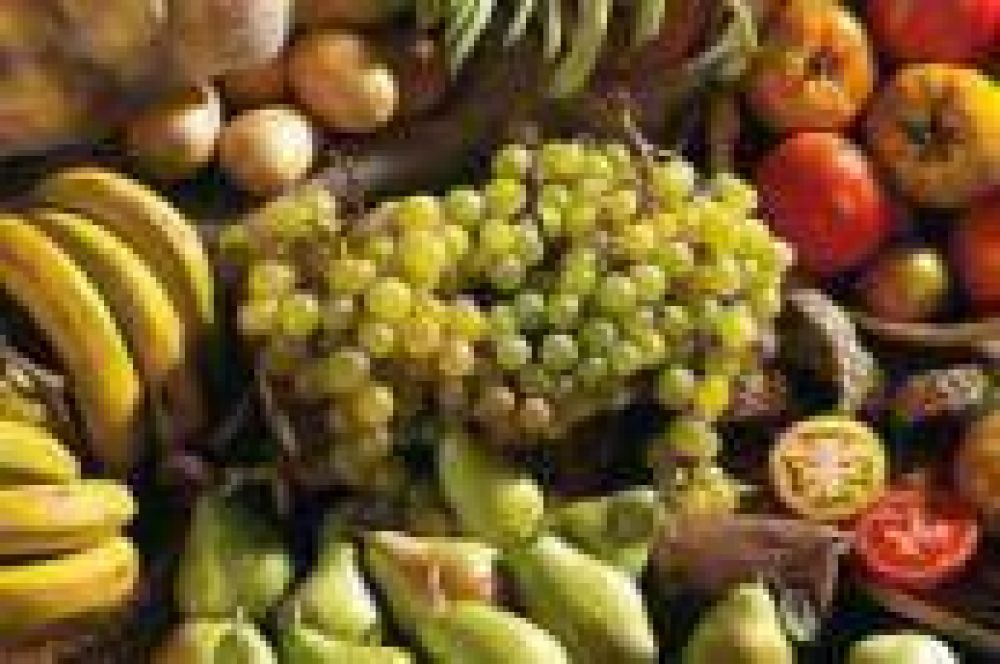 Culpan a los supermercados de la suba de frutas y verduras