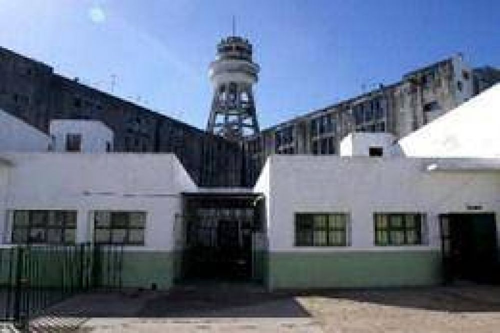 Echan a nueve jefes penitenciarios por la fuga de dos presos del penal de Olmos