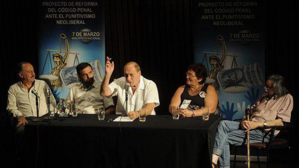 Zaffaroni cree que el borrador de C�digo Penal es "opinable", pero pidi� "madurez pol�tica"