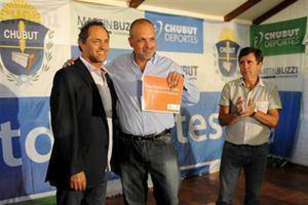 Scioli retribuy� con una visita el apoyo de Buzzi a su candidatura