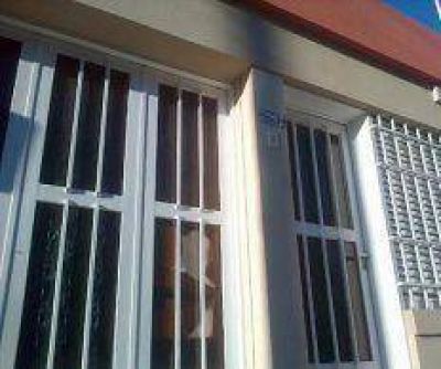 Arrojaron 2 bombas en la casa de la mam� de Lerche
