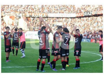 Col�n juega a dos puntas para defender la punta ante Gimnasia