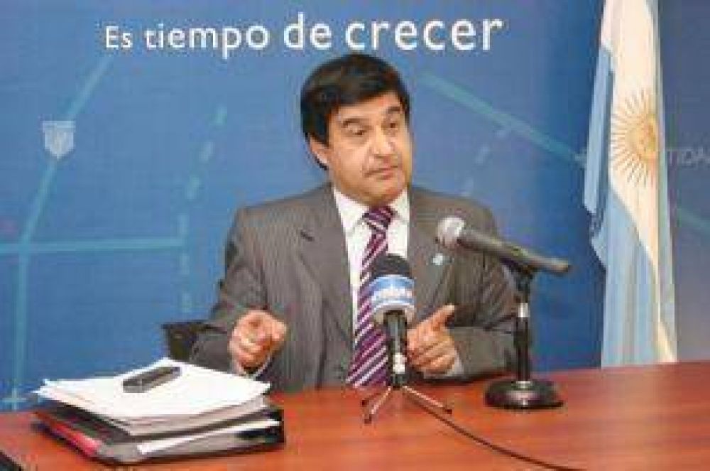 El subsecretario Aquino objet� aumentos salariales otorgados por la Legislatura
