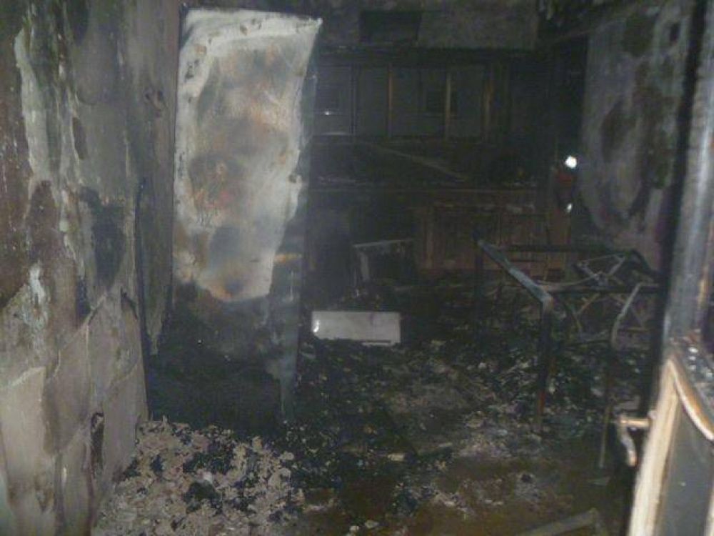 Un incendio afect� a un departamento en el centro y debieron evacuar el edificio