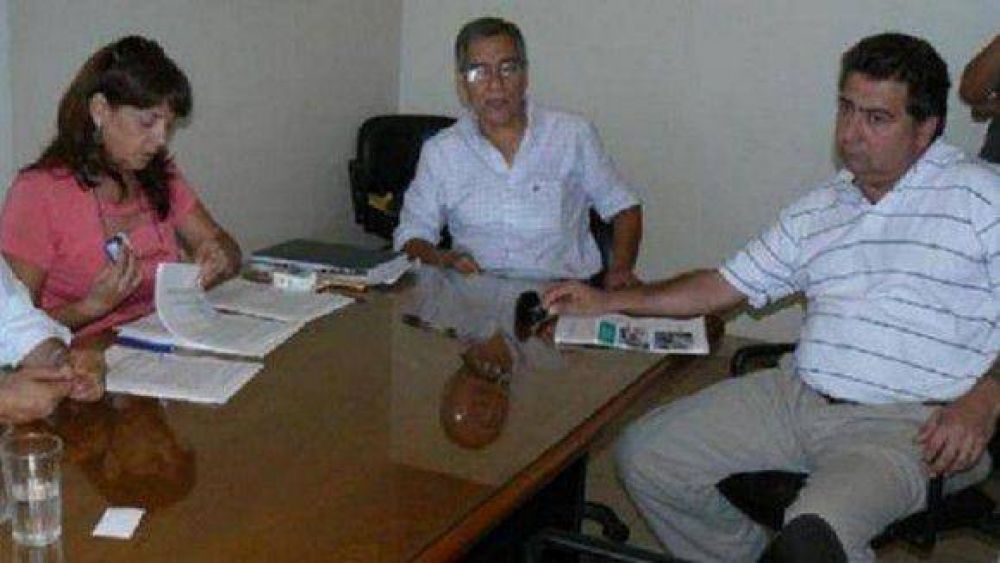 Docentes reclaman di�logo con �soluciones valederas�