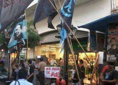 Militantes K escracharon un s�per Vea