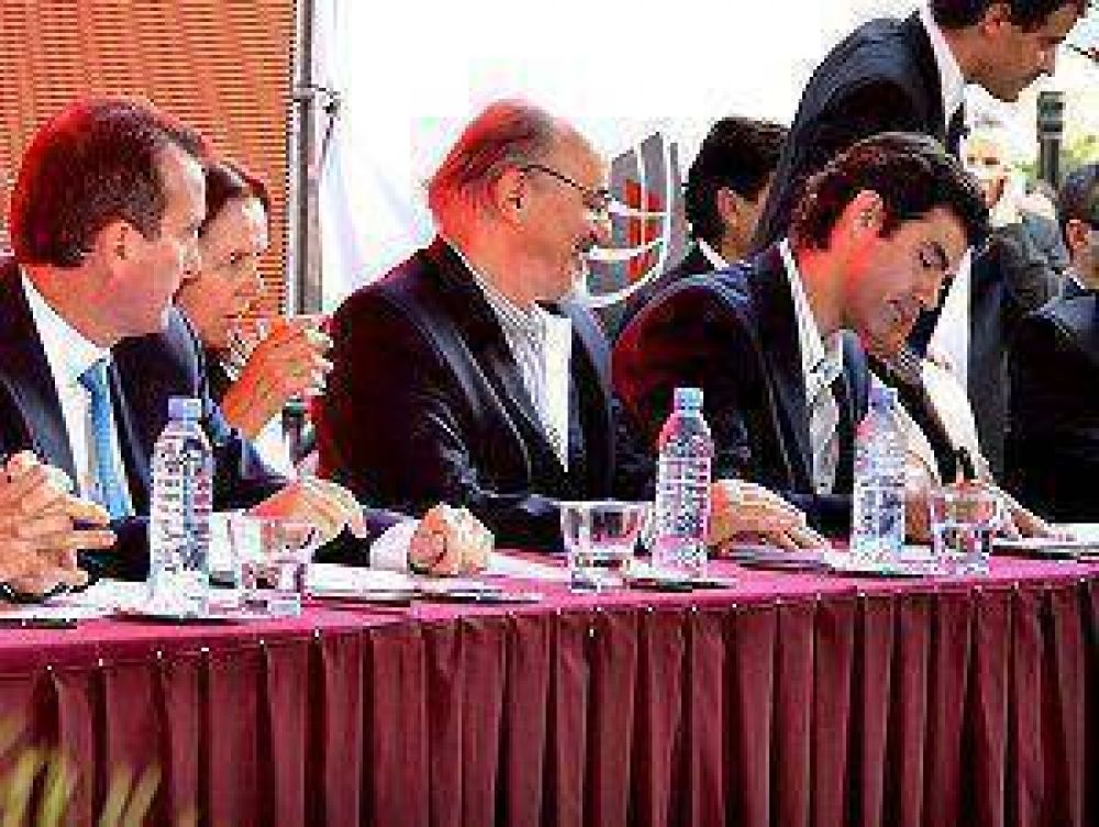 Urtubey firma convenio para fortalecer el enoturismo salte�o