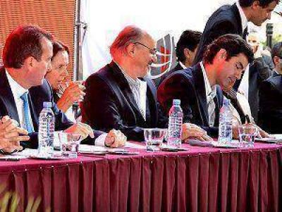 Urtubey firma convenio para fortalecer el enoturismo salte�o