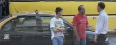 Ingenio rosarino: taxista dise�a mecanismo para conducir sin usar las piernas