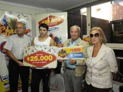 Efectivo La Capital sum� tres nuevos ganadores que se llevaron el gran premio de 25 mil pesos