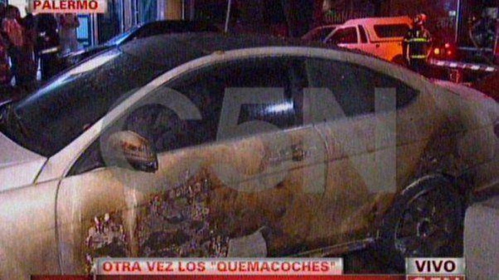 Volvieron a atacar los "quemacoches" en Palermo: buscan al responsable