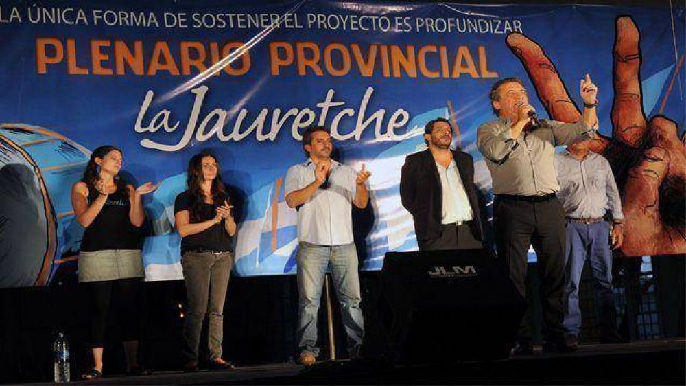 Urribarri tuvo su primer acto fuera de la provincia como precandidato a presidente