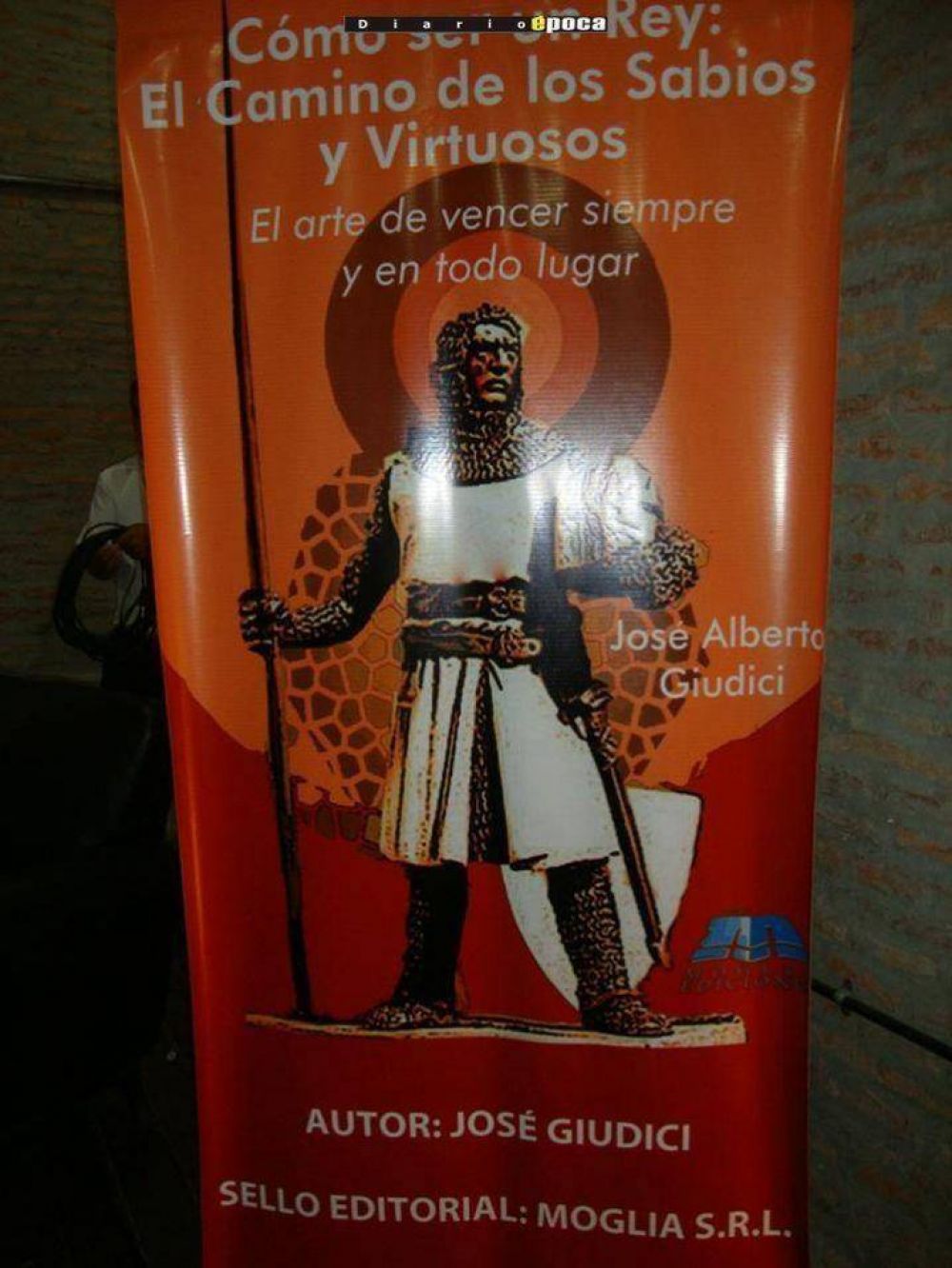 Escritor esquinense present� su 3� libro �Como ser un Rey�