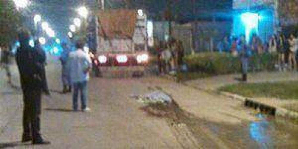 Una mujer falleci� al ser atropellada por un cami�n