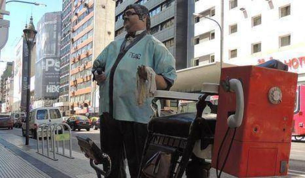 Otra vez vandalizaron la estatua de "Don Mateo"