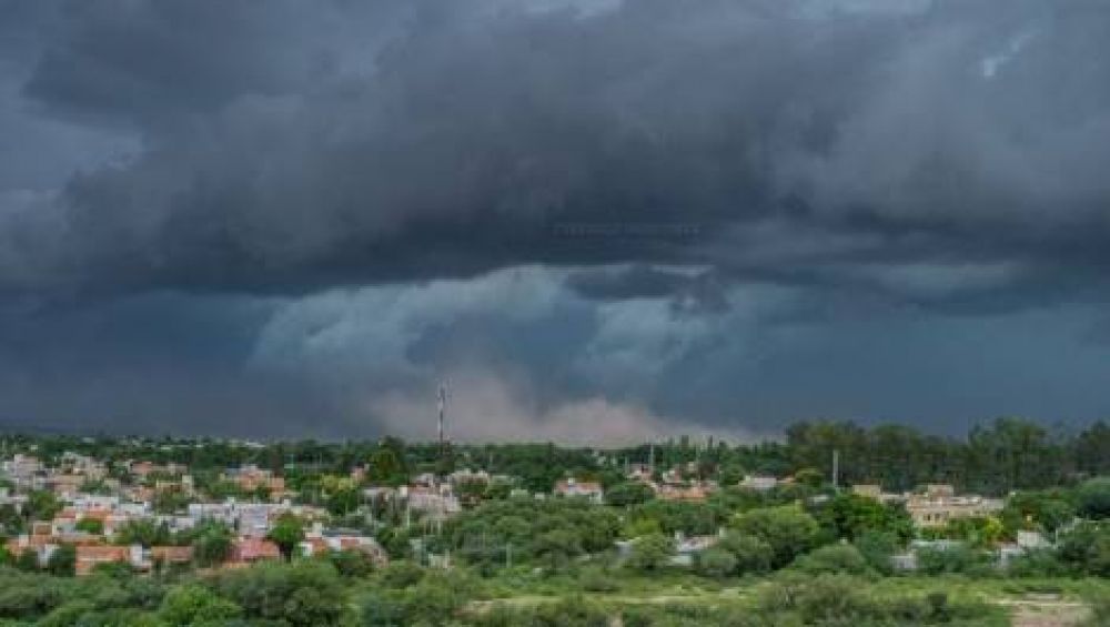Fuerte temporal de viento en el Valle Central con ca�da de granizo