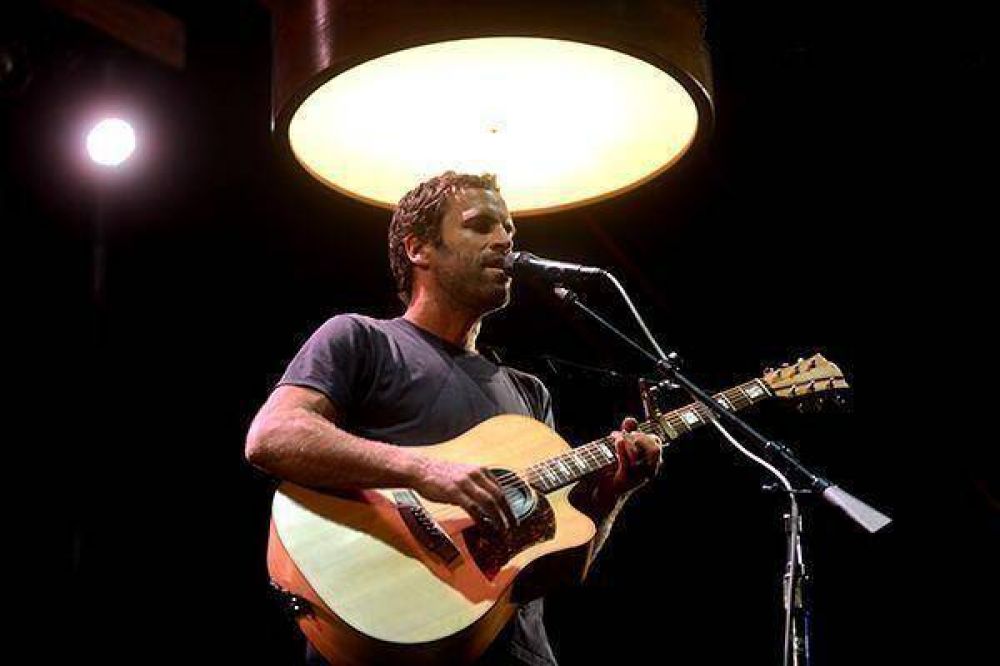 Jack Johnson cautiv� a 30 mil personas a orillas de la costa