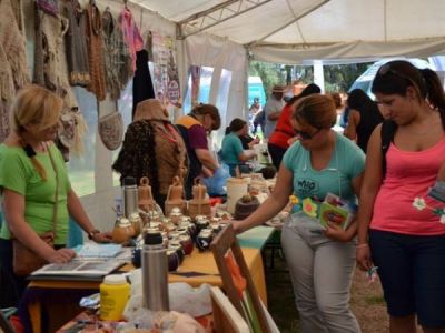 Diferentes actividades y m�sica para las mujeres en su d�a