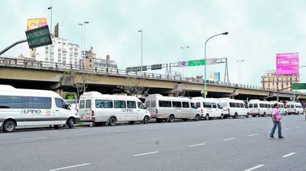 Crece en Constituci�n una parada ilegal de combis