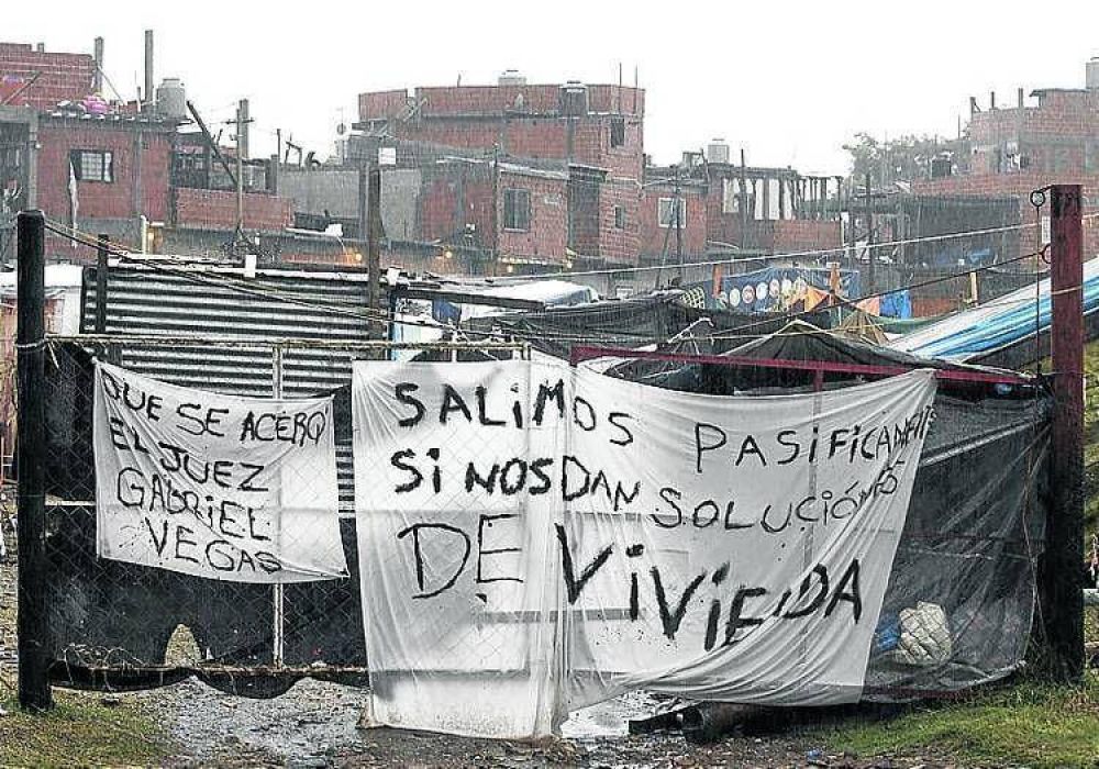 Los vecinos de Lugano, contra la toma que cumple 2 semanas