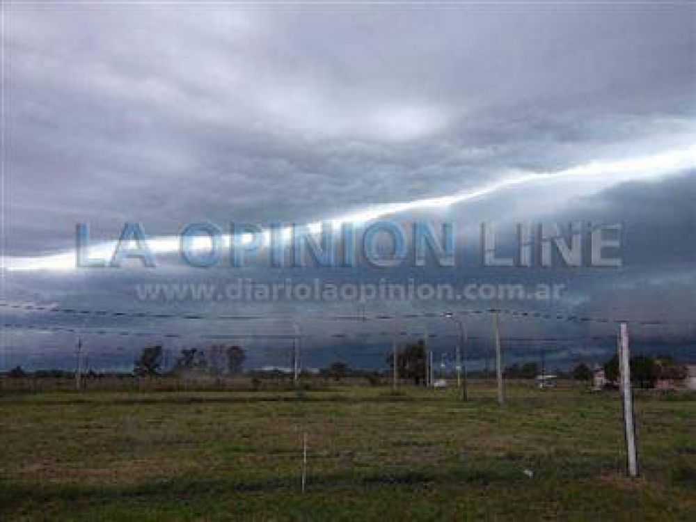 Una tormenta con lluvia, viento y granizo sorprendi� a Rafaela