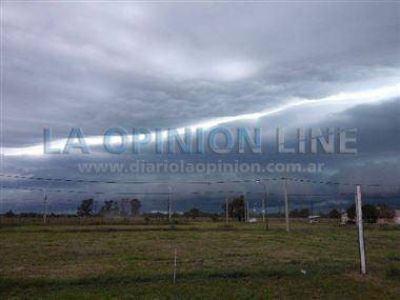 Una tormenta con lluvia, viento y granizo sorprendi� a Rafaela