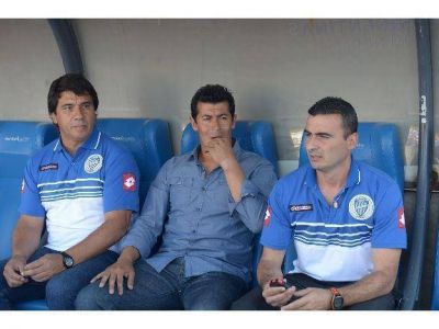 Almir�n: "Si cambio mi manera de pensar, me tengo que ir"