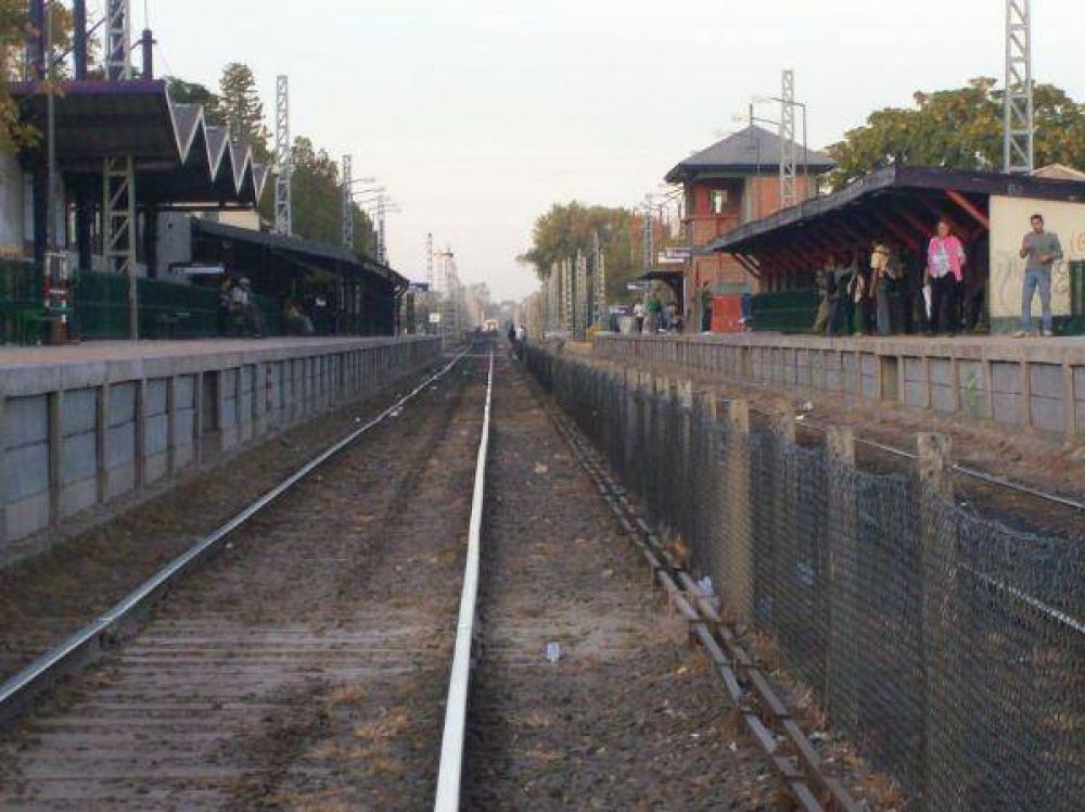 Buscan reactivar el tren provincial que une La Plata con Avellaneda
