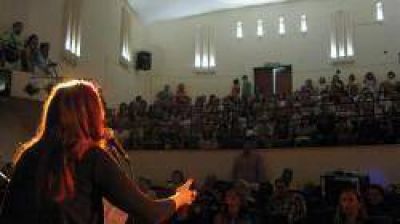 M�s de 300 rosarinos disfrutaron del recital por el D�a de la Mujer 
