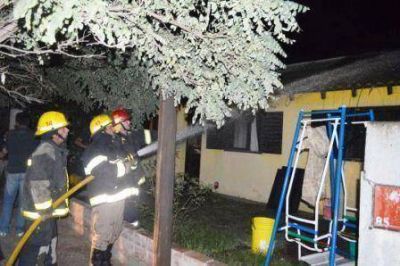 Da�os parciales por un incendio en Victorica