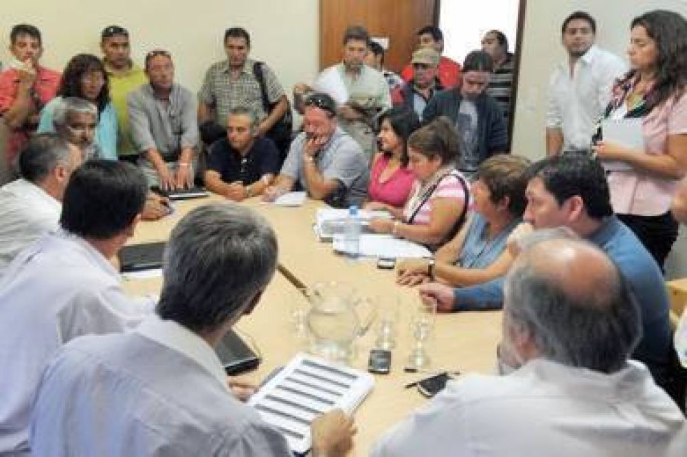 El Gobierno mejor� la oferta a los auxiliares de la educaci�n y volver�n a reunirse ma�ana