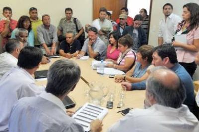 El Gobierno mejor� la oferta a los auxiliares de la educaci�n y volver�n a reunirse ma�ana
