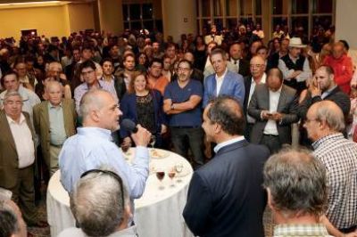 Respaldo a Buzzi y Scioli de distintas organizaciones