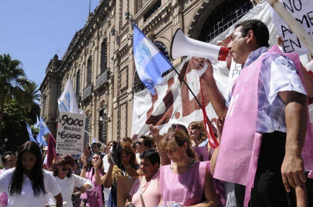 El PE espera acordar hoy con los docentes