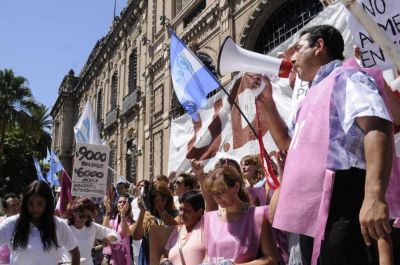 El PE espera acordar hoy con los docentes