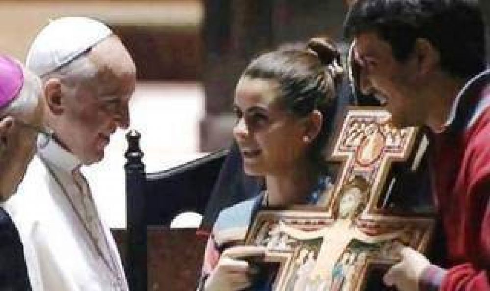 Bah�a Blanca: Cruz bendecida por el Papa llega a la ciudad