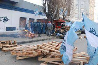 Sindicato de la Cuenca Austral dej� en suspenso el �paro de actividades�