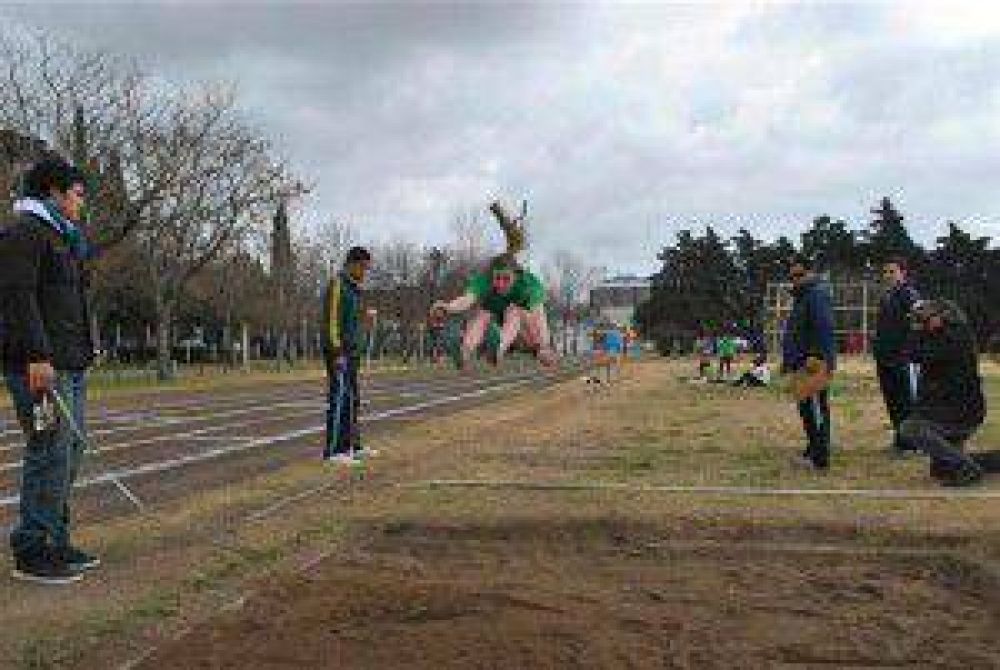 Inici� la nueva temporada 2014 en el campo de deportes yapey�.