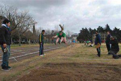Inici� la nueva temporada 2014 en el campo de deportes yapey�.